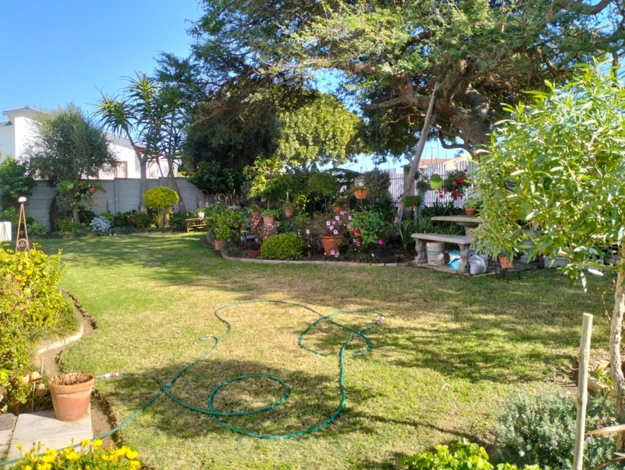 4 Bedroom Property for Sale in Hartenbos Central Western Cape